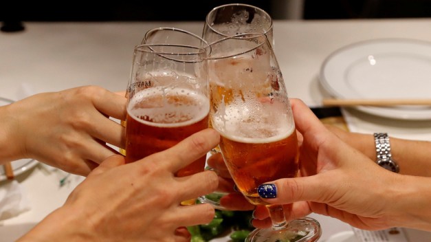 Red, white & booze: 37mn Americans are 'binge drinkers,' CDC study says